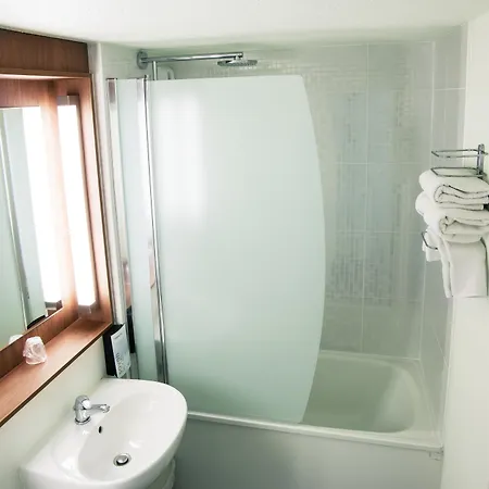 מלון Campanile Nantes 3*