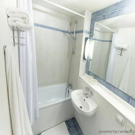 מלון Campanile Nantes 3*